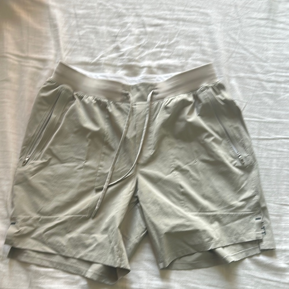 Lululemon Men’s License to Train Shorts - Size L, 7”